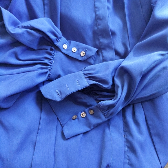 Blue neck tie button down blouse with balloon lantern sleeves - Picture 7 of 10